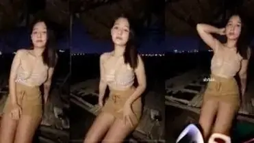 Cewek Cantik Rela Diajak ke Gubuk Sawah Bercinta Hot poster