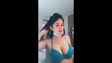 Cewek Toge Pamer Body Montok Menggoda Iman poster
